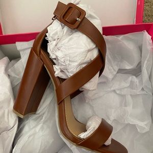 Brown sandal heels perfect for summer